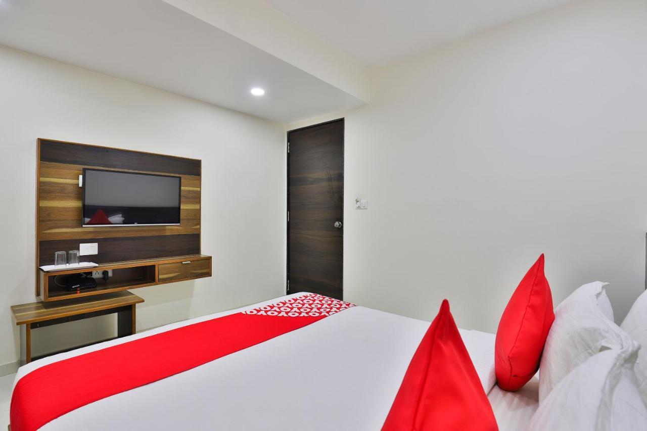 Oyo 25009 Hotel Crystal Ahmedabad Exterior foto