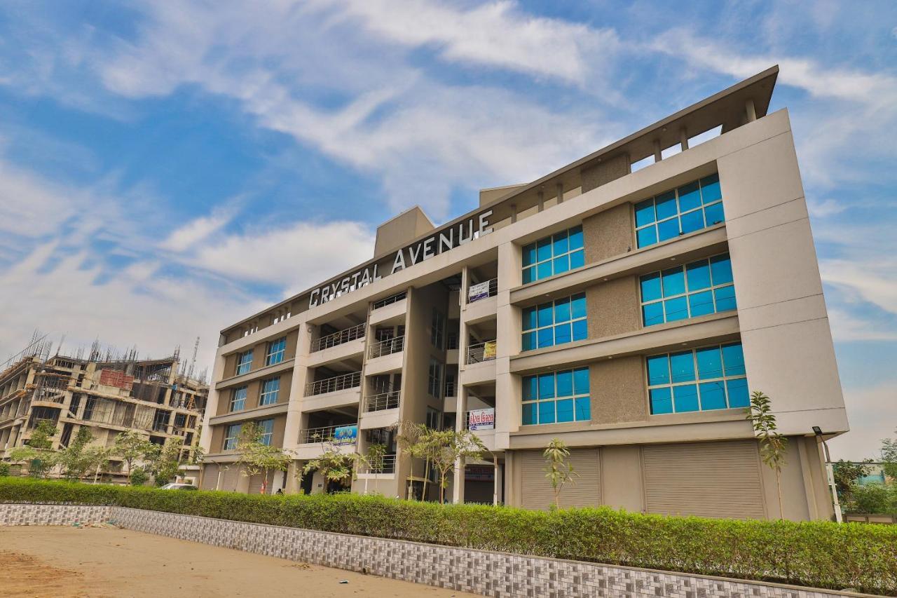 Oyo 25009 Hotel Crystal Ahmedabad Exterior foto