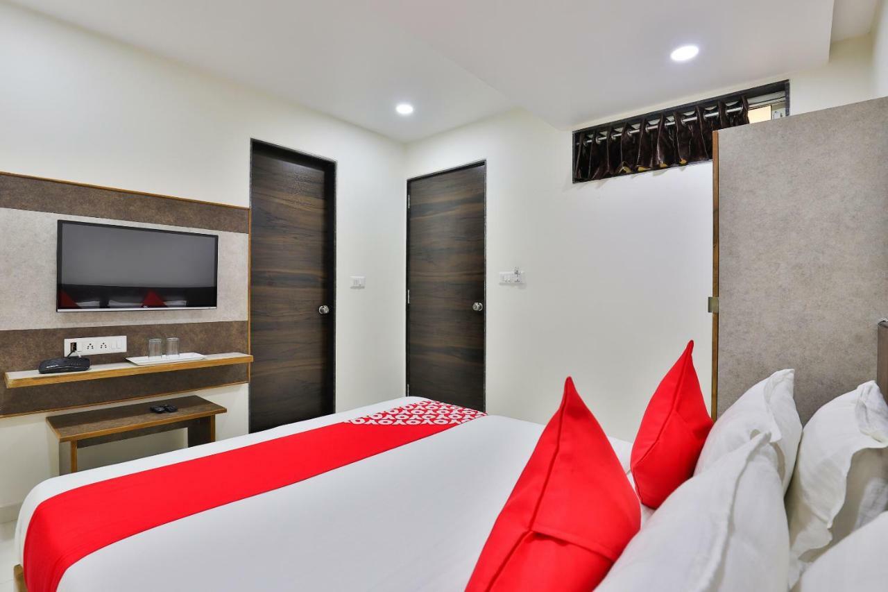 Oyo 25009 Hotel Crystal Ahmedabad Exterior foto