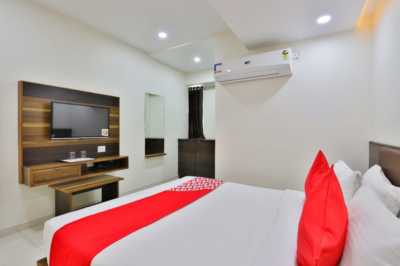 Oyo 25009 Hotel Crystal Ahmedabad Exterior foto