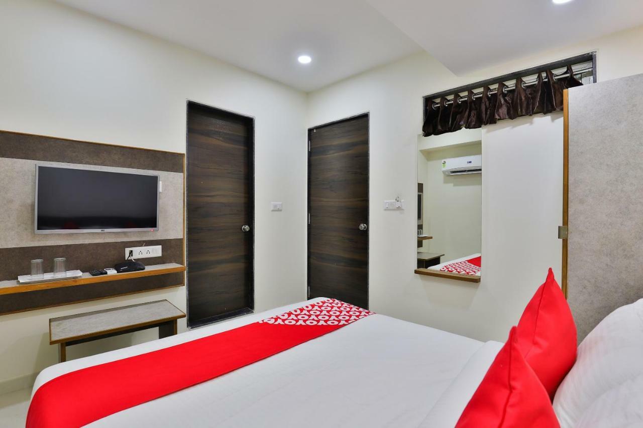 Oyo 25009 Hotel Crystal Ahmedabad Exterior foto